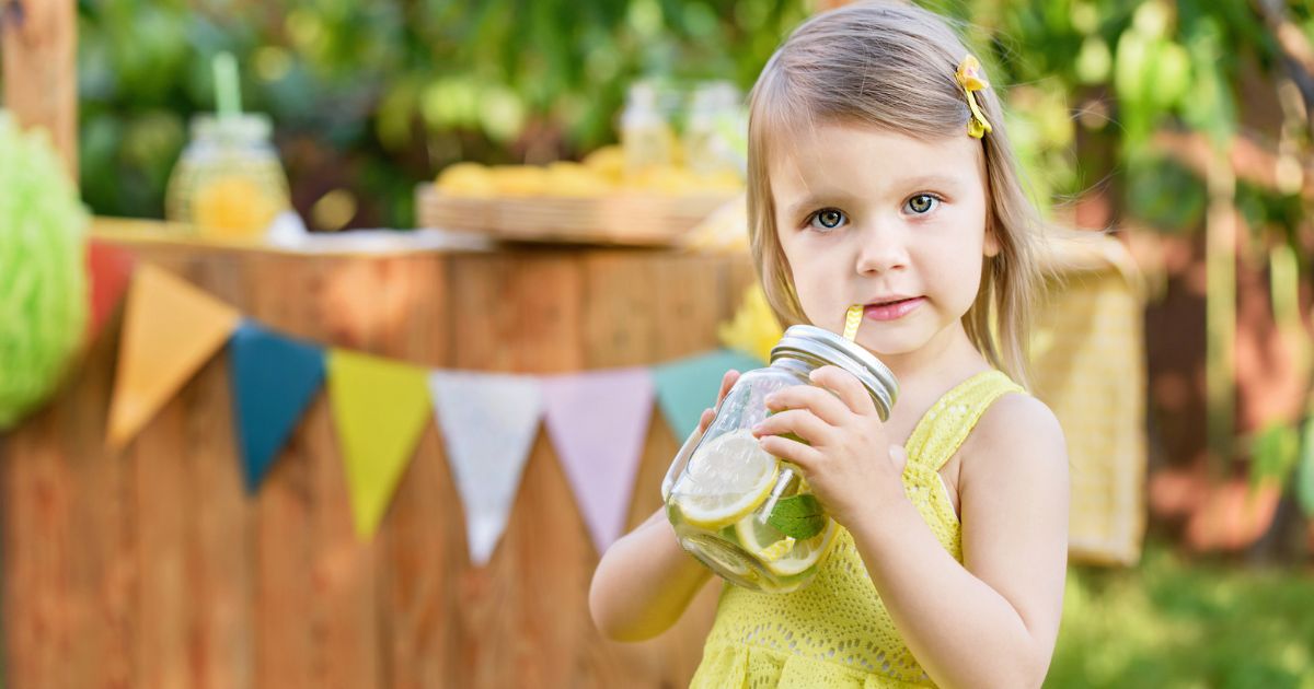 Our Best Tips on How Moms and Kids Can Stay Hydrated During the Summer