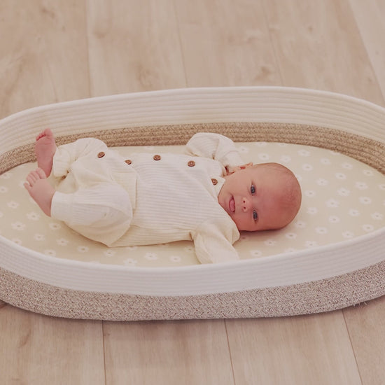 video of the isla bassinet sheet 29387700338874