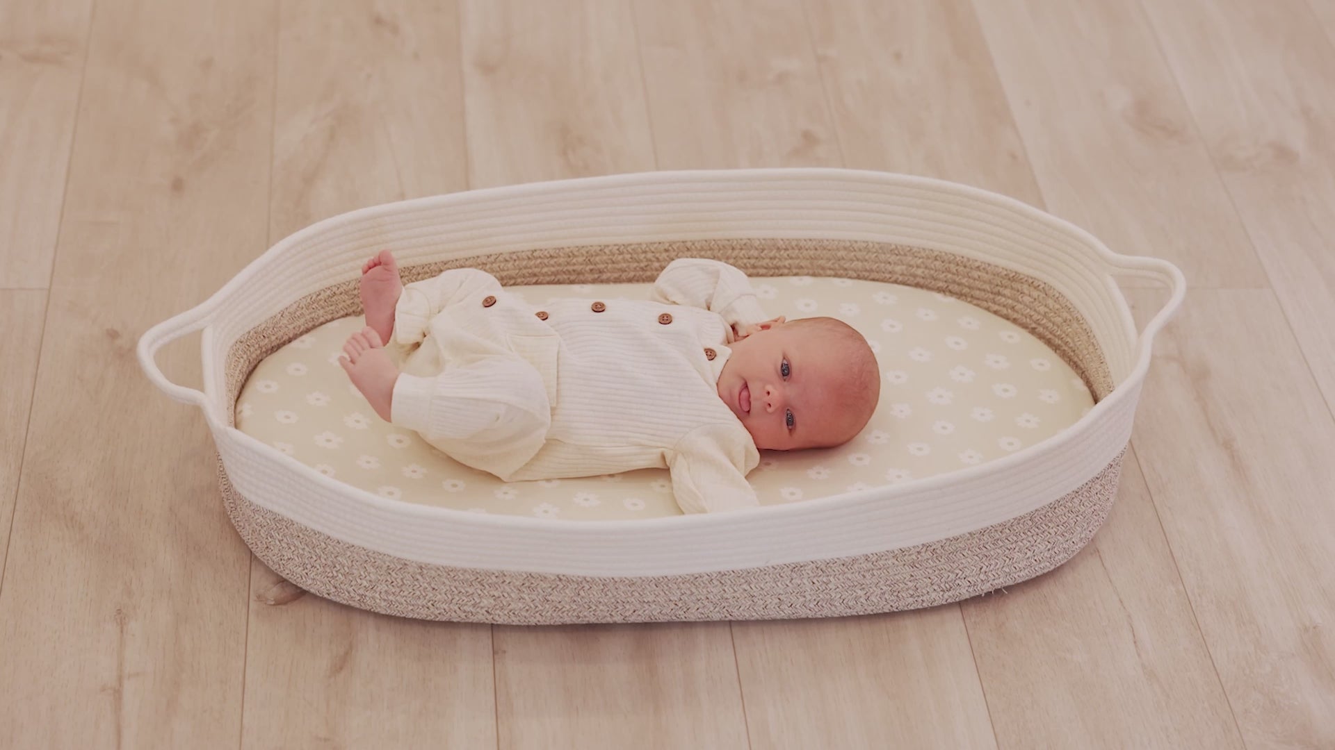 video of the isla bassinet sheet 29387700338874